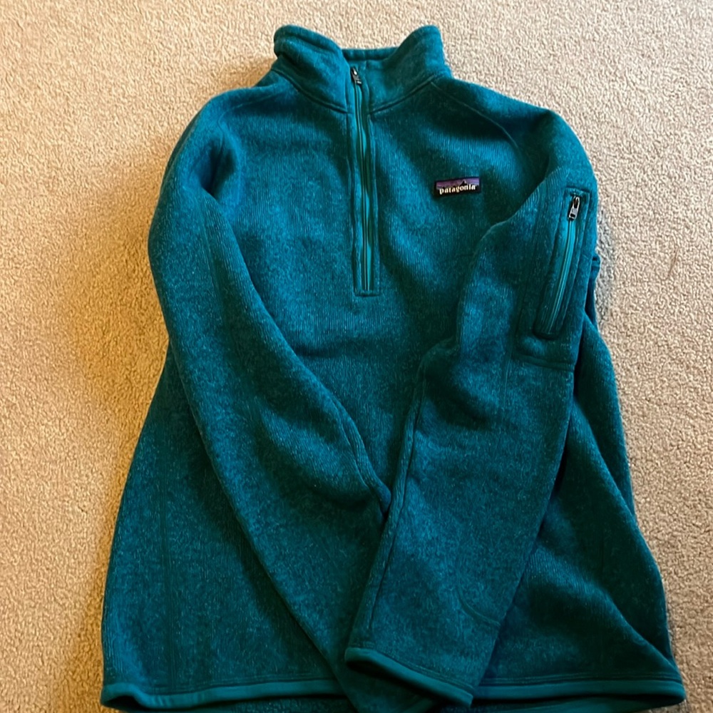 Women’s Patagonia size Medium Aqua pullover in good condition
